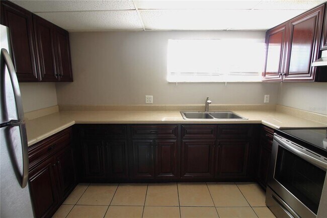 Building Photo - 5211 N Tamiami Trail