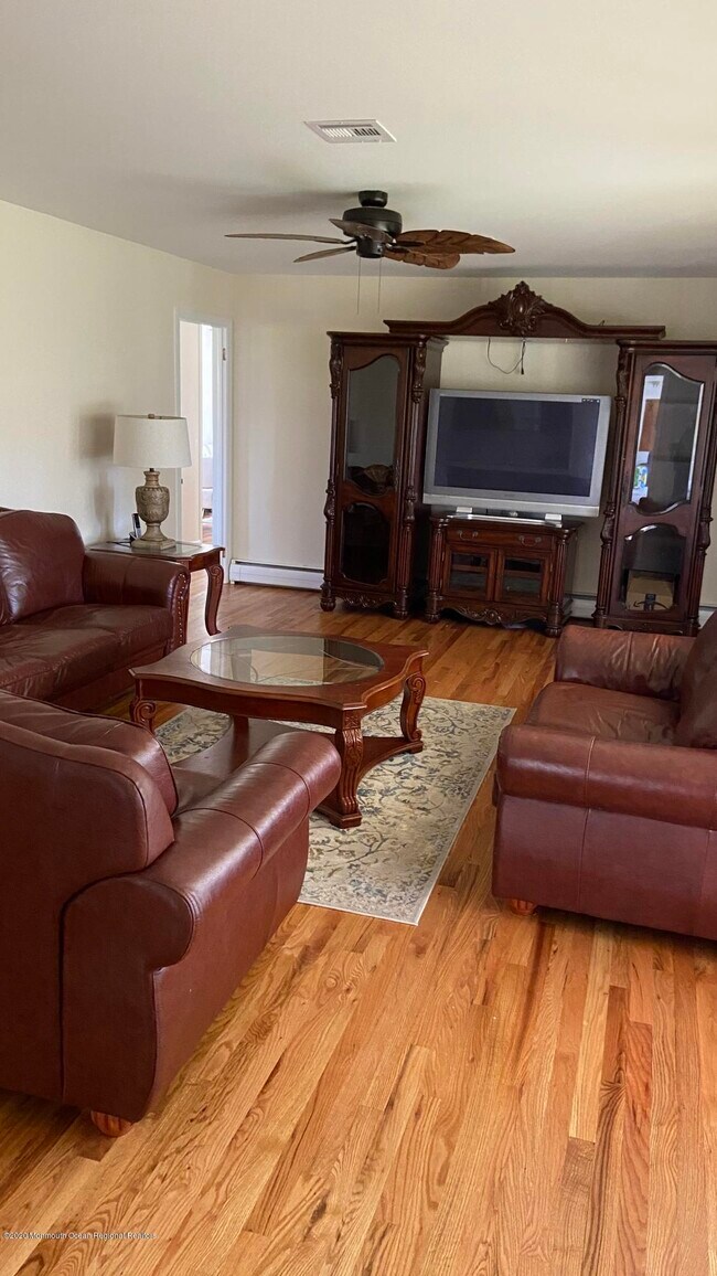 Building Photo - 525 Marvin Dr