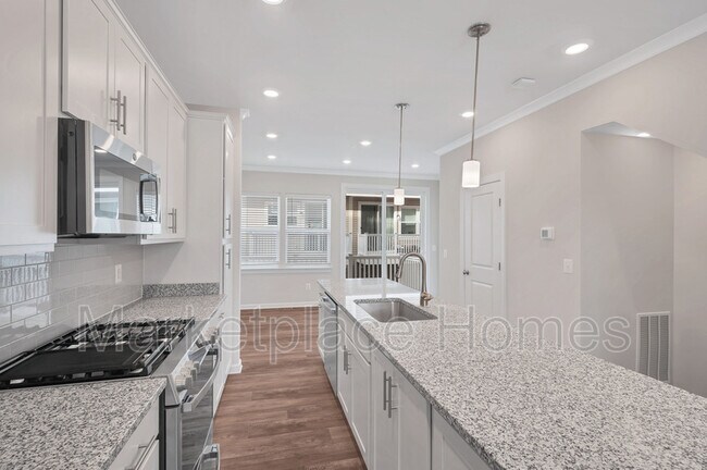 Foto del edificio - 8177 Tompkins St