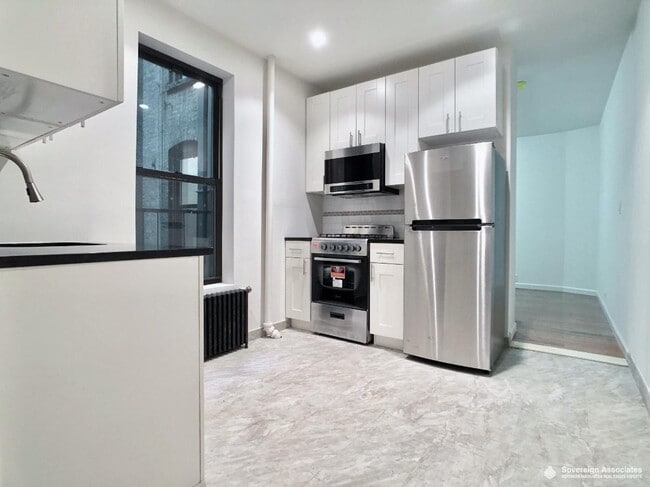 Building Photo - 401 E 68th St