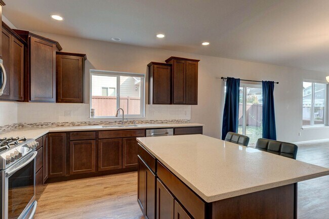 Building Photo - Beautiful Home in Newer Neighborhood