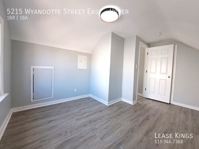 Building Photo - UPDATED UPPER IN RIVERSIDE WITH GARAGE AND...