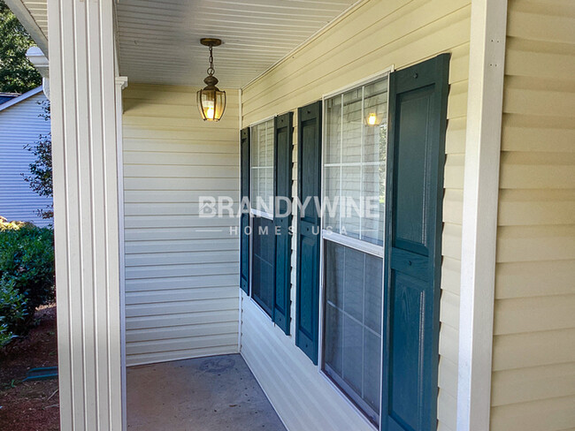 Building Photo - One month FREE RENT