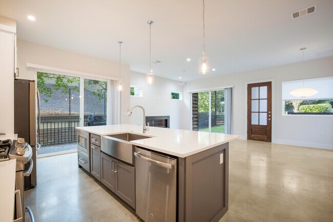 Foto del edificio - 2103 E 20th St
