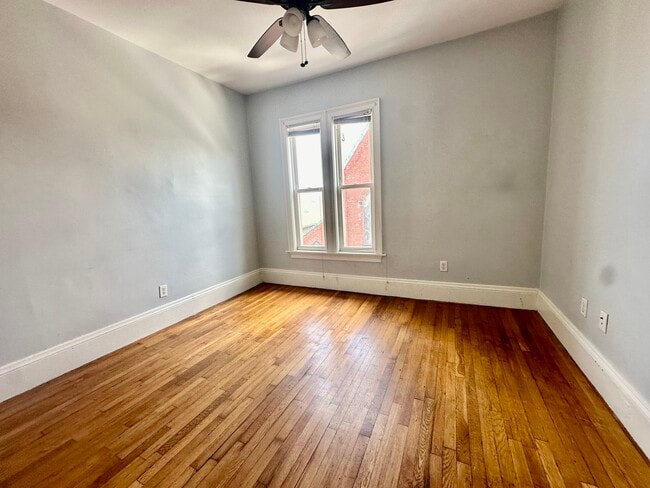 Foto del edificio - 731 Parker St