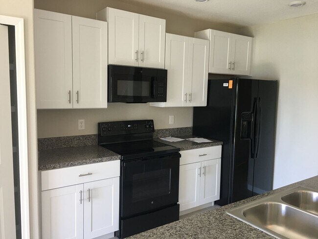 Building Photo - Beautiful 4 bed 2.5 bath Lennar home