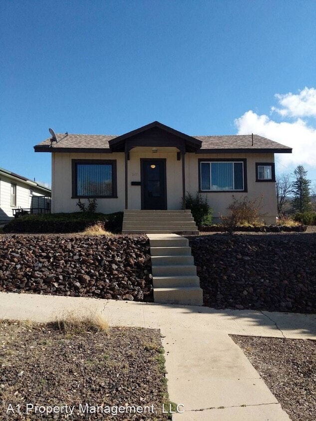 Primary Photo - 2 br, 1 bath House - 247 S. Pleasant