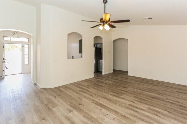 Foto del edificio - 1324 S 172nd Ln