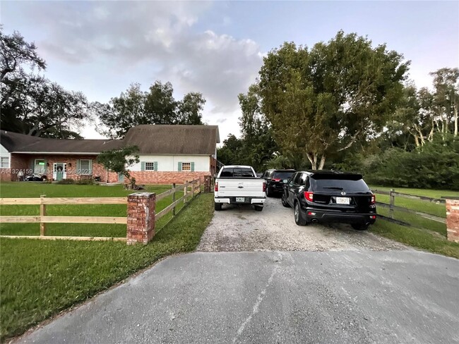 Foto del edificio - 11701 NW 19th St