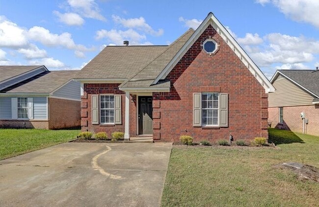 Building Photo - Charming 2 Bed, 2 Bath Home with Fireplace...