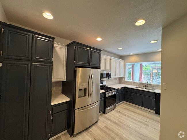 Building Photo - 5 Meadowbrook