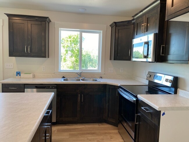 Building Photo - 1403 W Creekside Dr