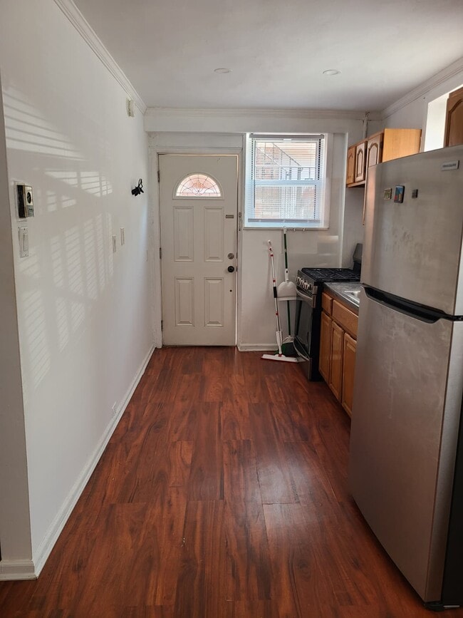 Building Photo - 708 Avenue Y