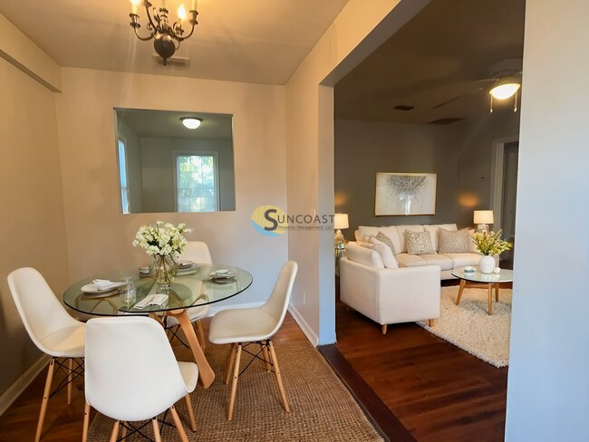 Foto del edificio - A Charming 2 Bedroom!