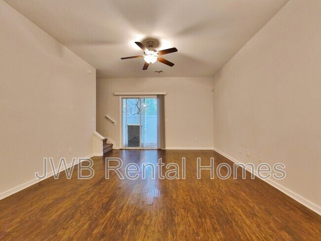 Foto del edificio - 4802 Playpen Dr