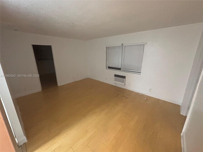 Foto del edificio - 300 SW 4th Ct