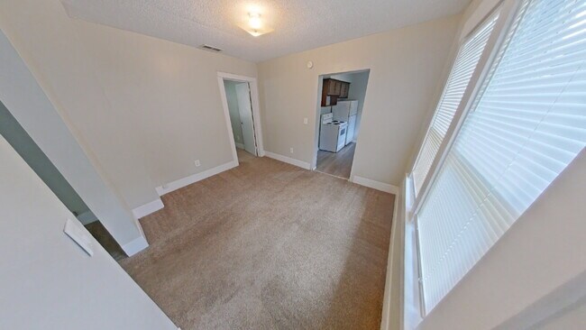 Foto del edificio - " 2-Bed in Heart of Royal Oak – Cozy 783 Sq Ft Home!"