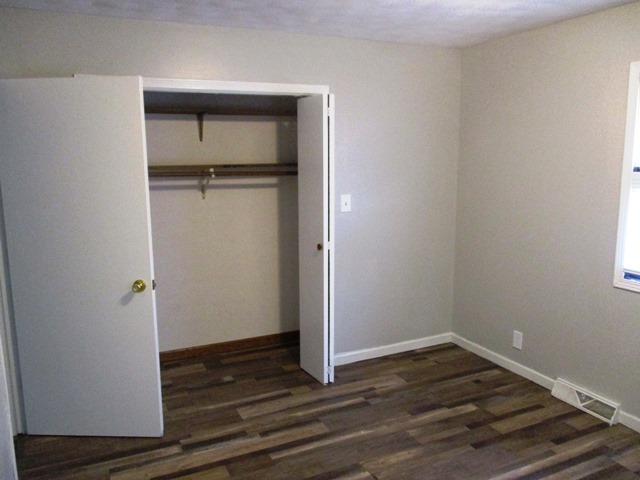 Building Photo - 24167 Oak Ct