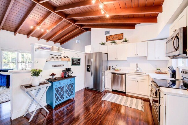 Foto del edificio - 2190 NE 169th St