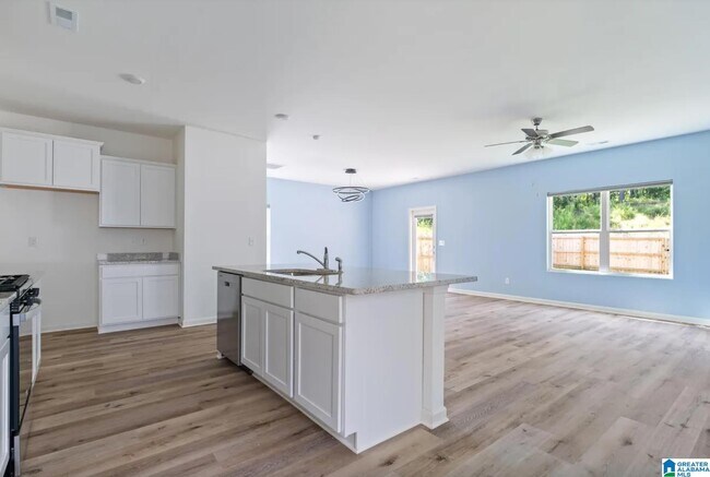 Building Photo - 220 Chelsea Pk Cir