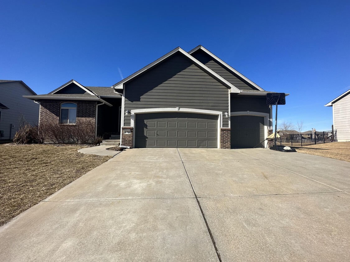 Primary Photo - 2453 Fieldstone Dr