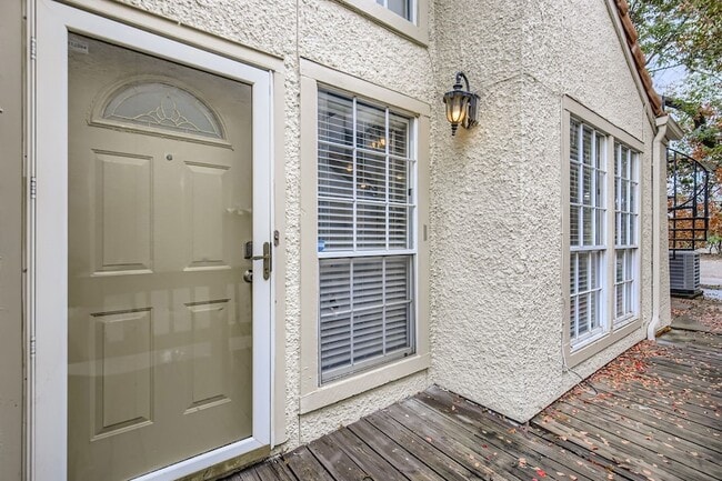 Building Photo - 3323 Augusta Blvd