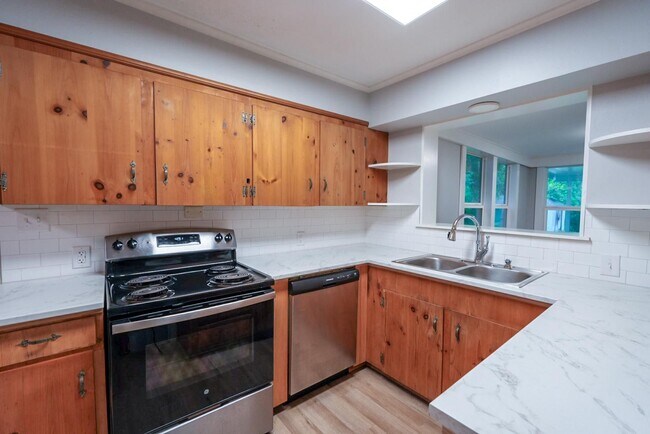 Foto del edificio - Large 3-Bed, 1-Bath Home on Anderson Island – Newly Remodeled!