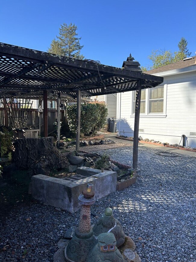 Building Photo - West Petaluma Home