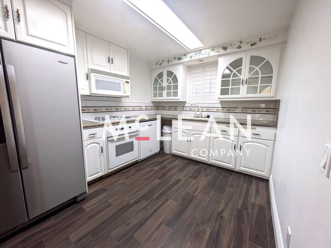 Building Photo - 511 Calle Roca