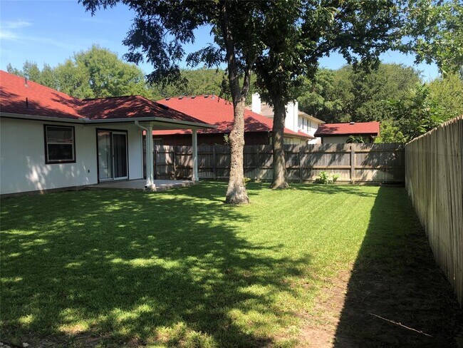 Building Photo - 403 N Lori Cir