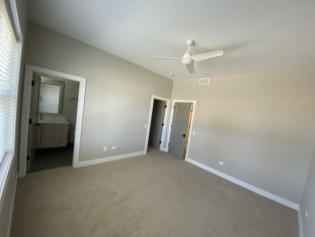Foto del edificio - 1401 W Cossitt Ave