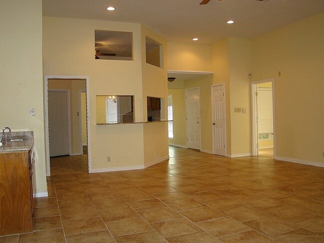 Building Photo - 5 Bedroom home in Brushy Creek