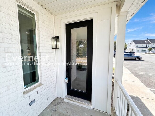 Foto del edificio - 4-Bed/2.5-Bath/ Pet Friendly/ Available Soon!