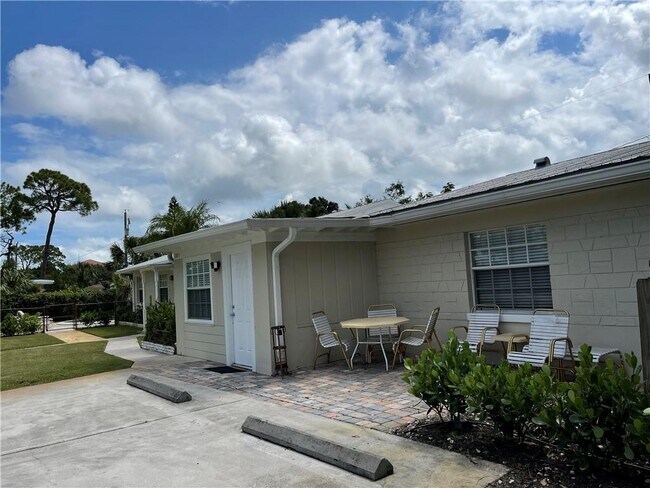 Building Photo - 2015 15th Ln