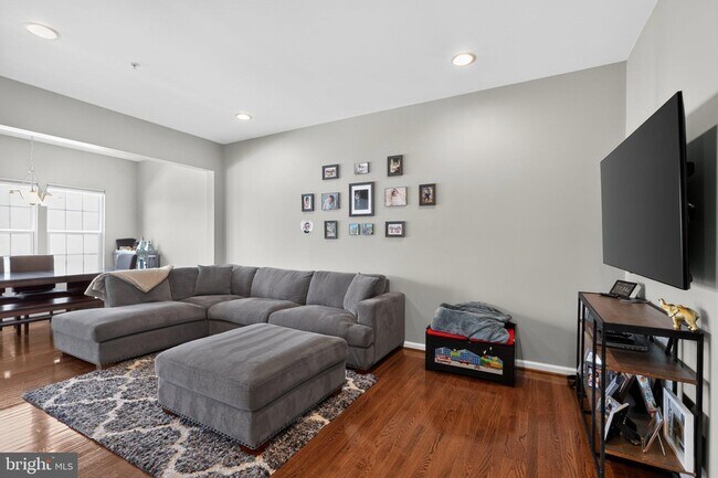 Foto del edificio - 1551 Emily Ct