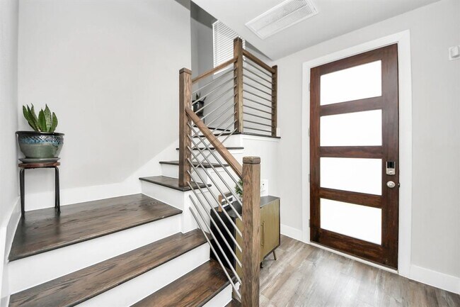 Foto del edificio - 1743 Cove Cres Ct