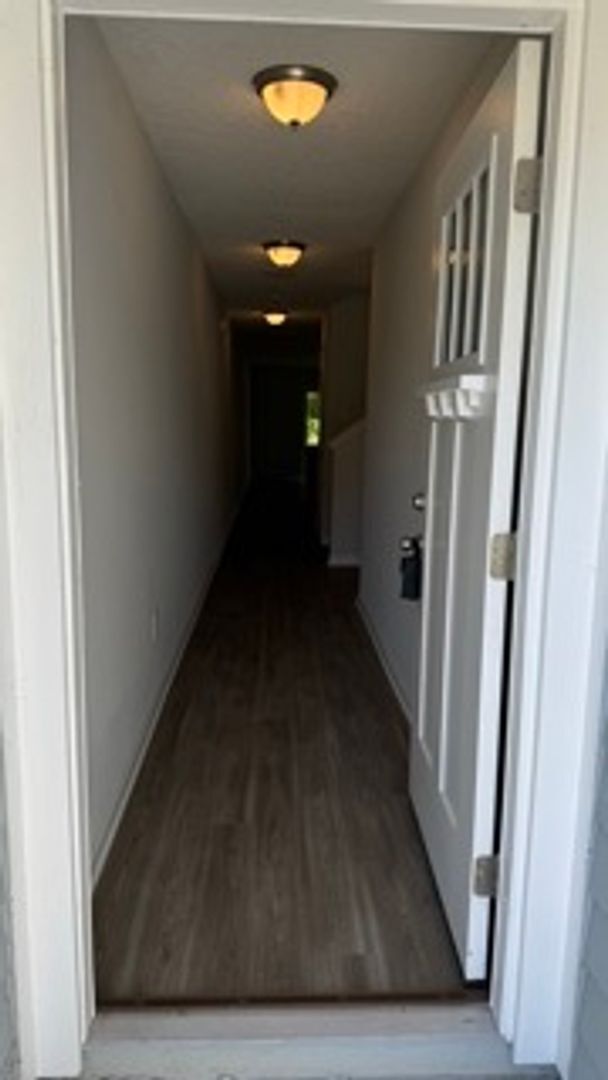Building Photo - Beautiful new townhome.