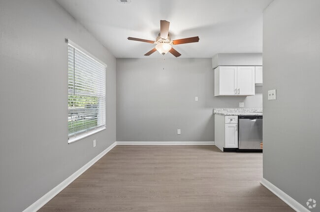 1BR, 1BA - 608SF - Dining Room - Pine Glen