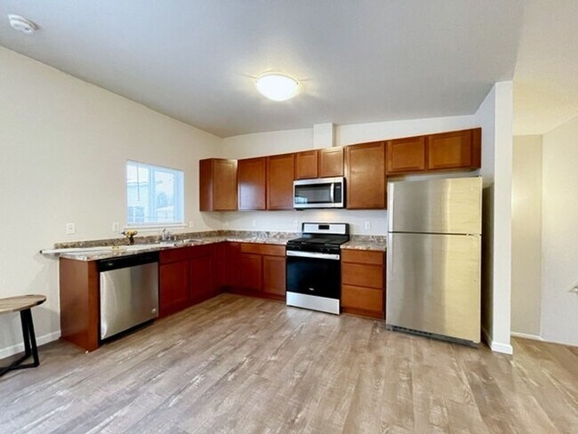 Building Photo - 137-137 Willow View Circle