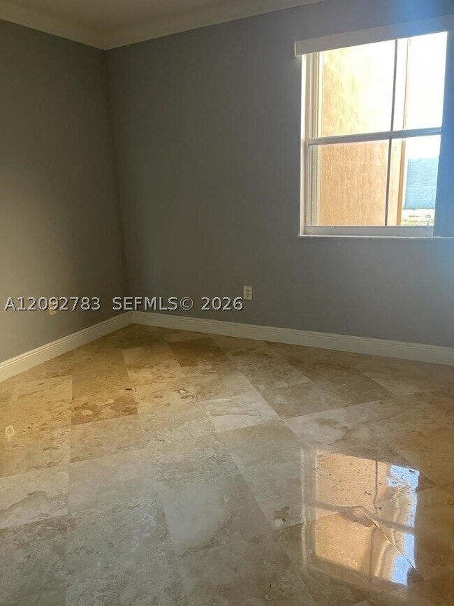 Foto del edificio - 6670 NW 114th Ave