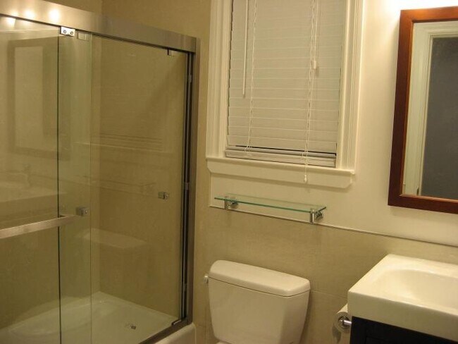 Foto del edificio - 4 bedroom in Daly City CA 94015