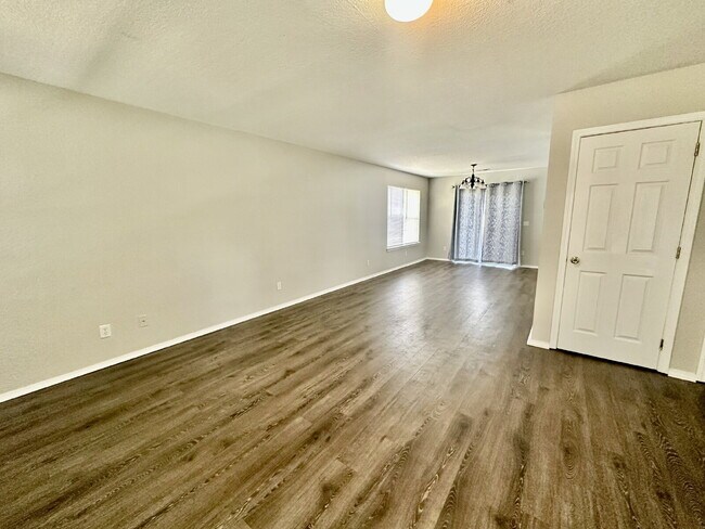 Foto del edificio - Three Bedroom, University Park Home!