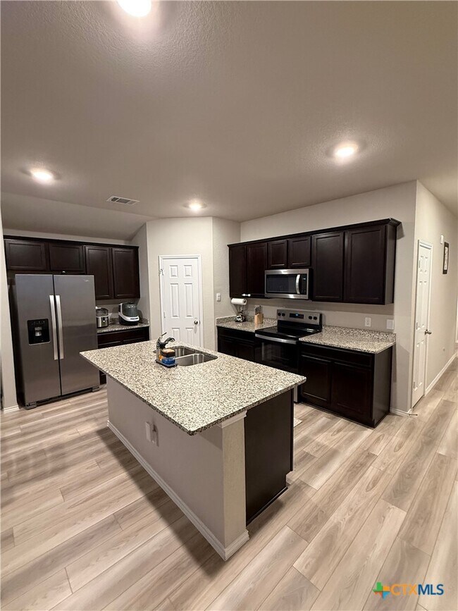Building Photo - 146 Ellenora Dr