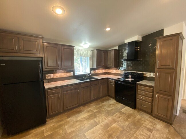 Foto del edificio - Gorgeous Home w/Huge Shop in La Pine!