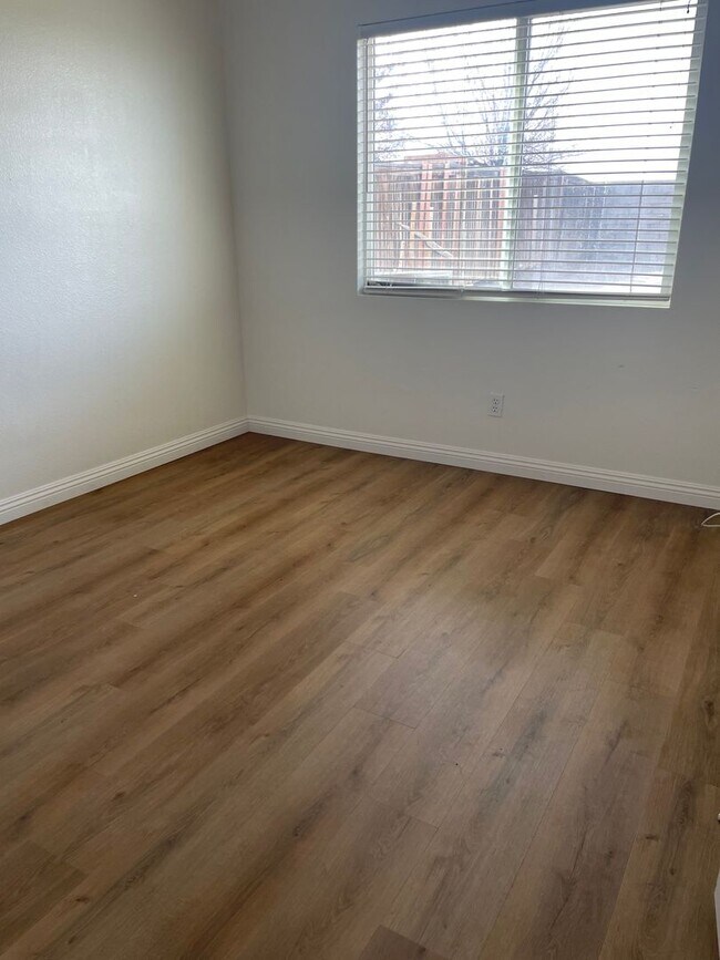 Foto del edificio - 12866 Brookdale St