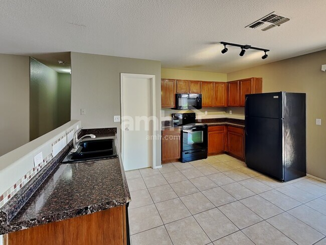 Foto del edificio - 3729 S Tambor