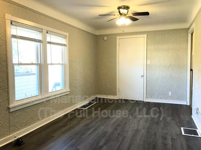 Foto del edificio - 1300 Stewart St