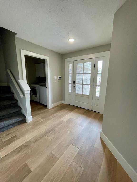 Foto del edificio - 709 Regency Ct