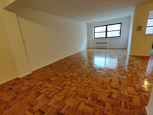 Foto del edificio - 2 bedroom in BRONX NY 10463