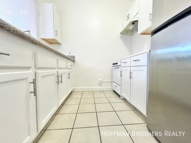 Foto del edificio - 1739 N Gramercy Pl